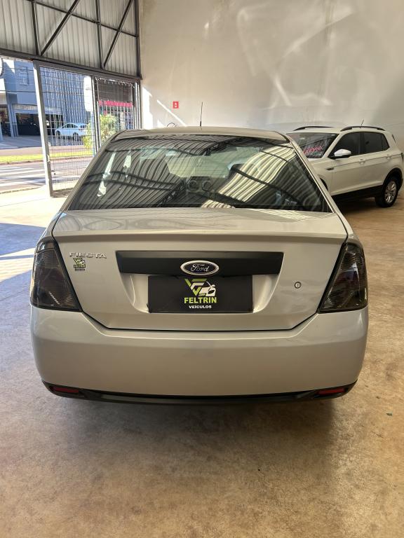 FORD Fiesta Sedan - Foto