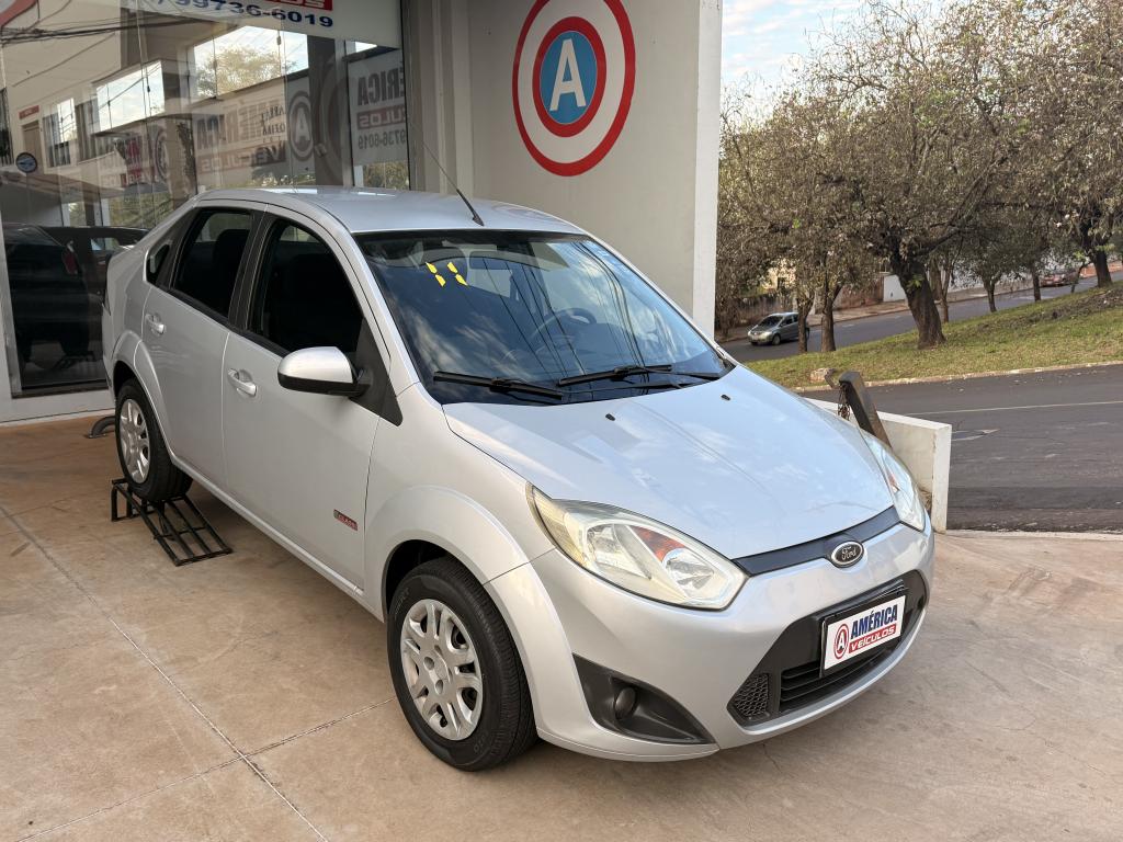 FORD Fiesta Sedan