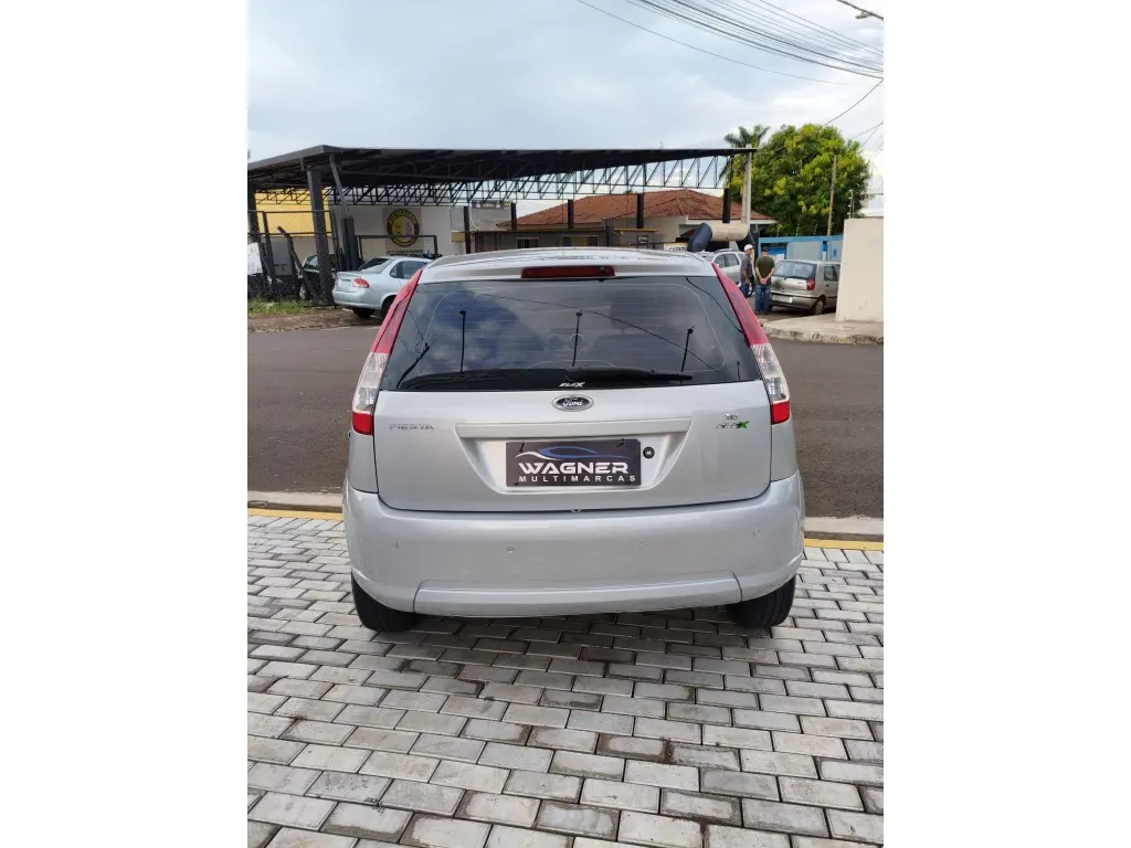 FORD Fiesta Sedan - Foto