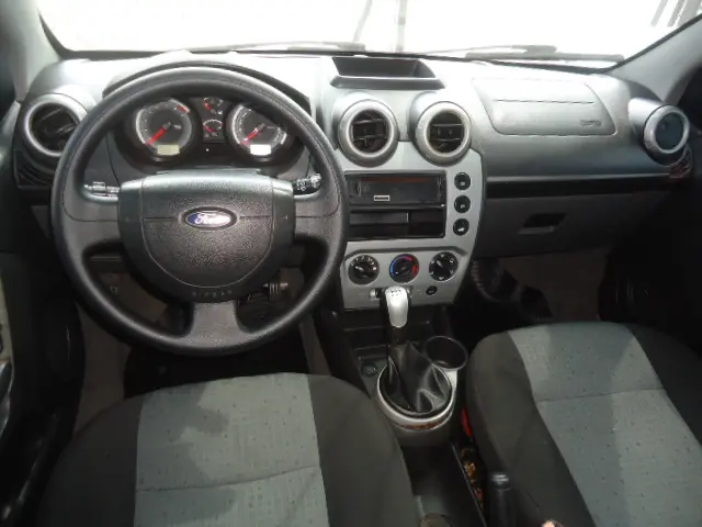 FORD Fiesta Sedan - Foto