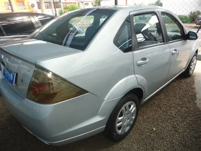 FORD Fiesta Sedan - Foto