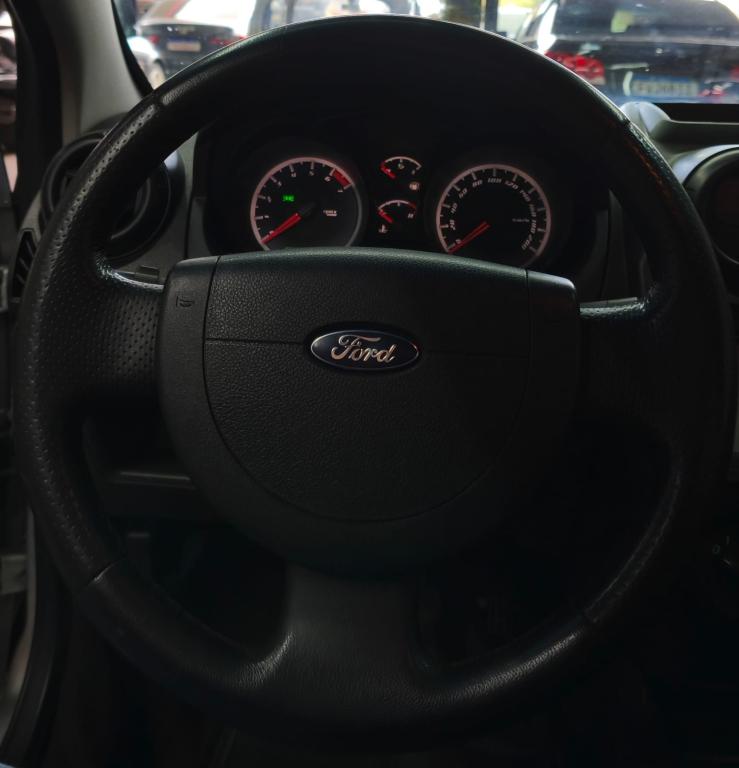 FORD Fiesta Sedan - Foto