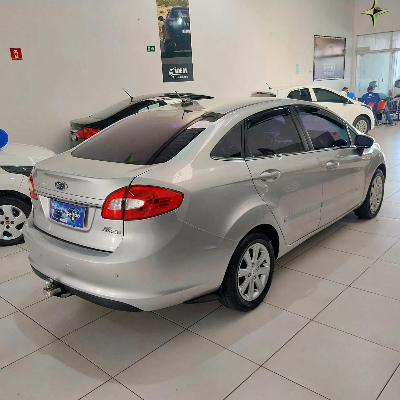 FORD Fiesta Sedan - Foto