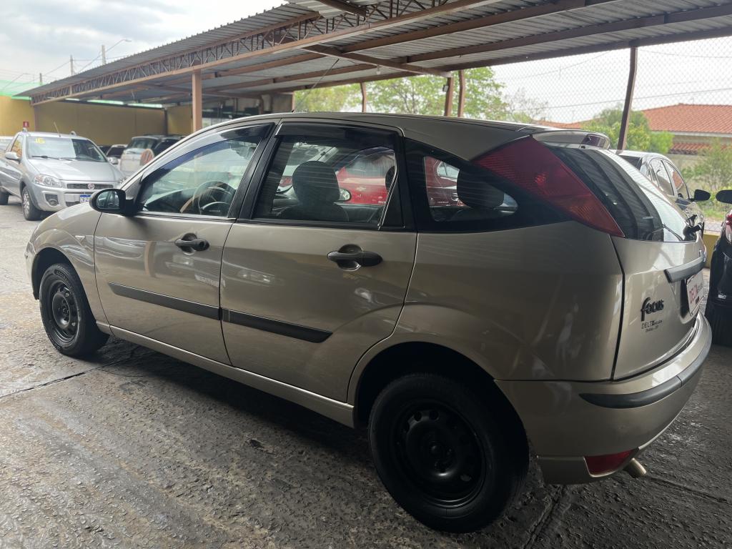 FORD Focus Hatch - Foto