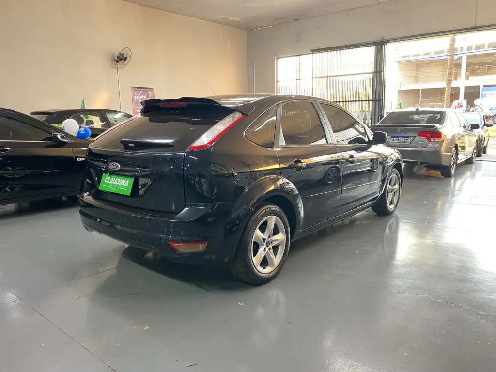 FORD Focus Hatch - Foto