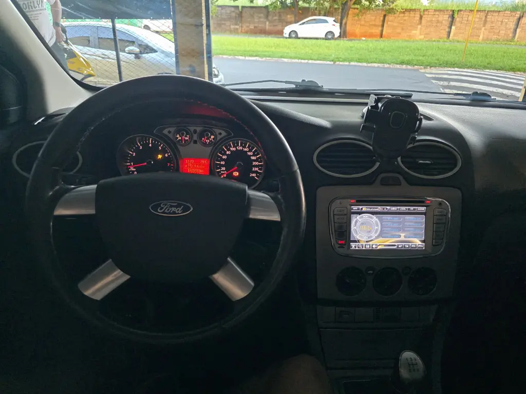 FORD Focus Hatch - Foto