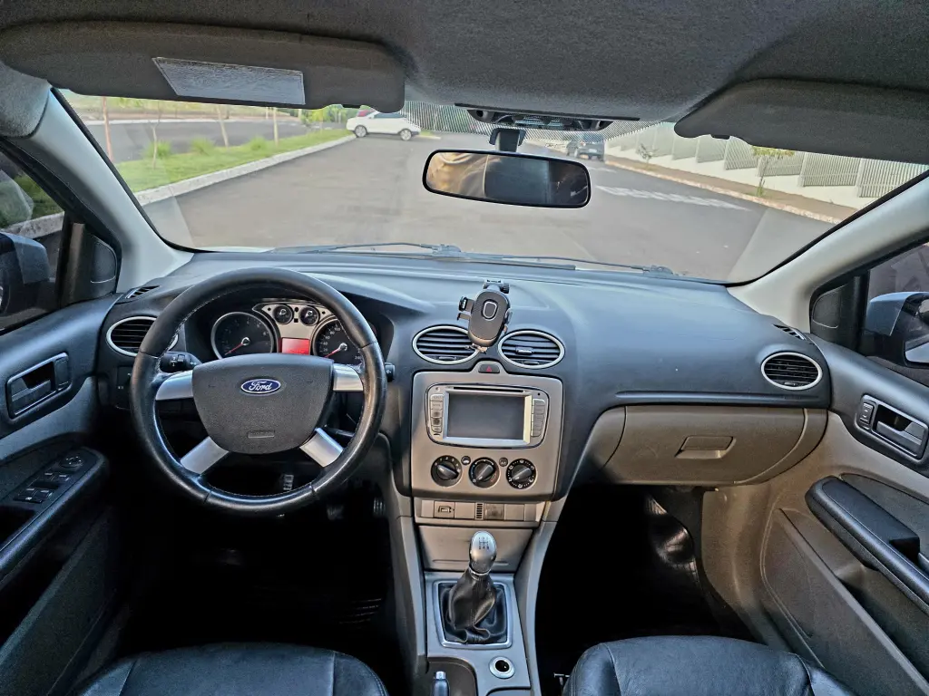 FORD Focus Hatch - Foto
