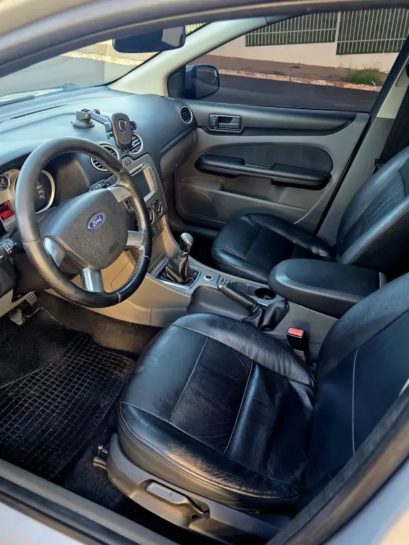 FORD Focus Hatch - Foto