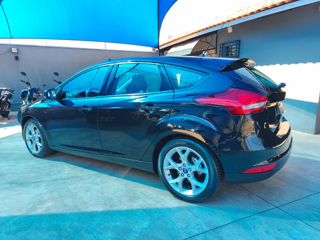 FORD Focus Hatch - Foto