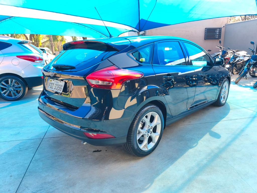 FORD Focus Hatch - Foto