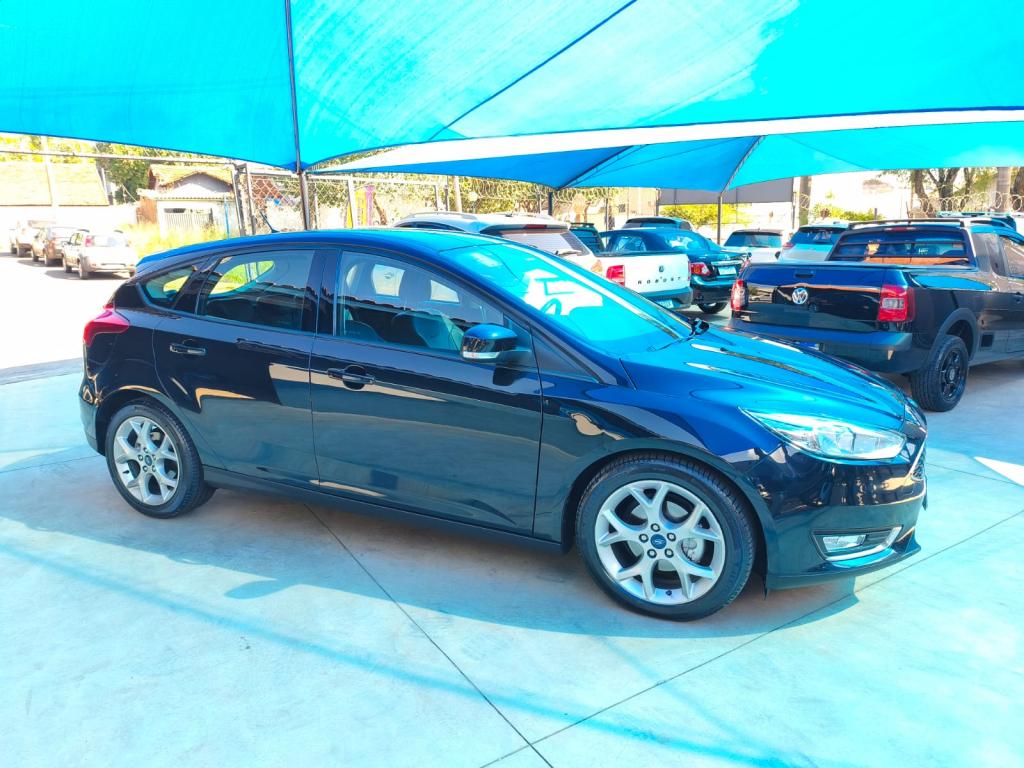 FORD Focus Hatch - Foto