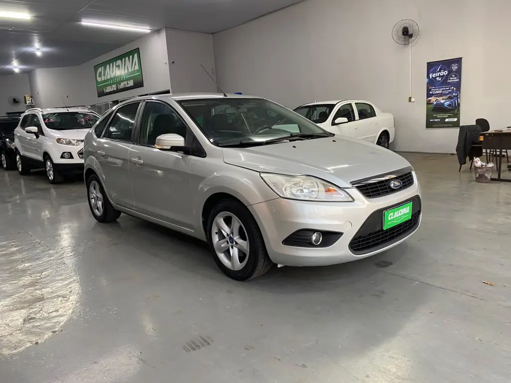 FORD Focus Hatch - Foto