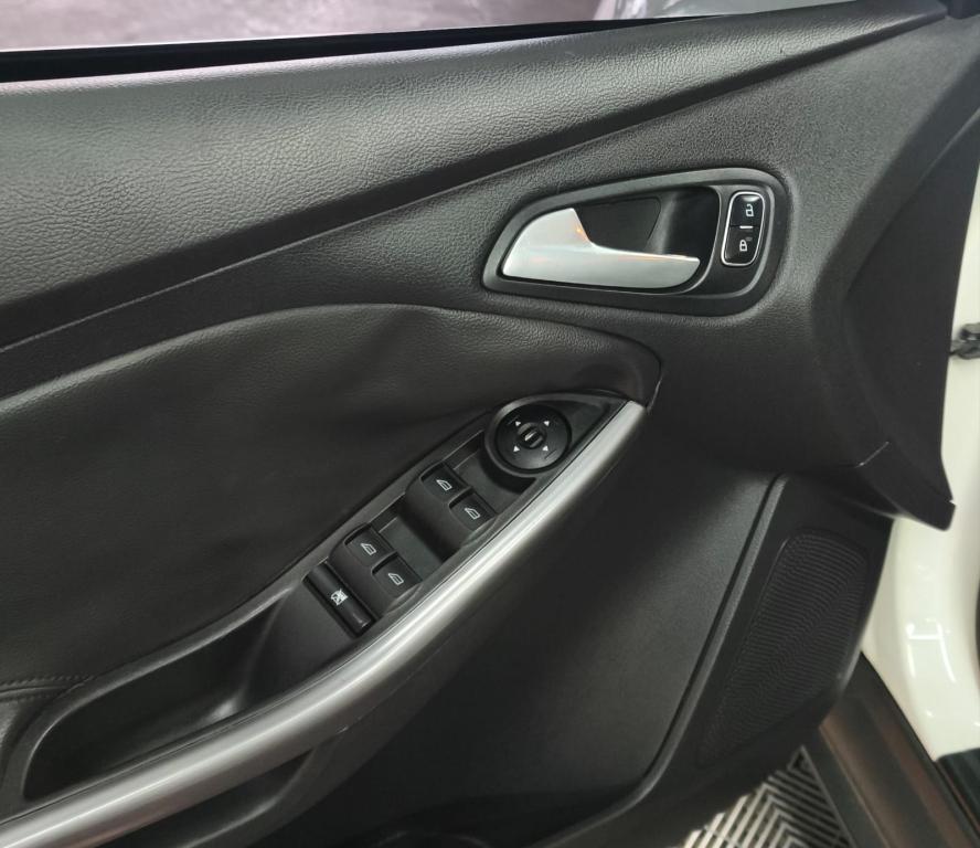 FORD Focus Hatch - Foto