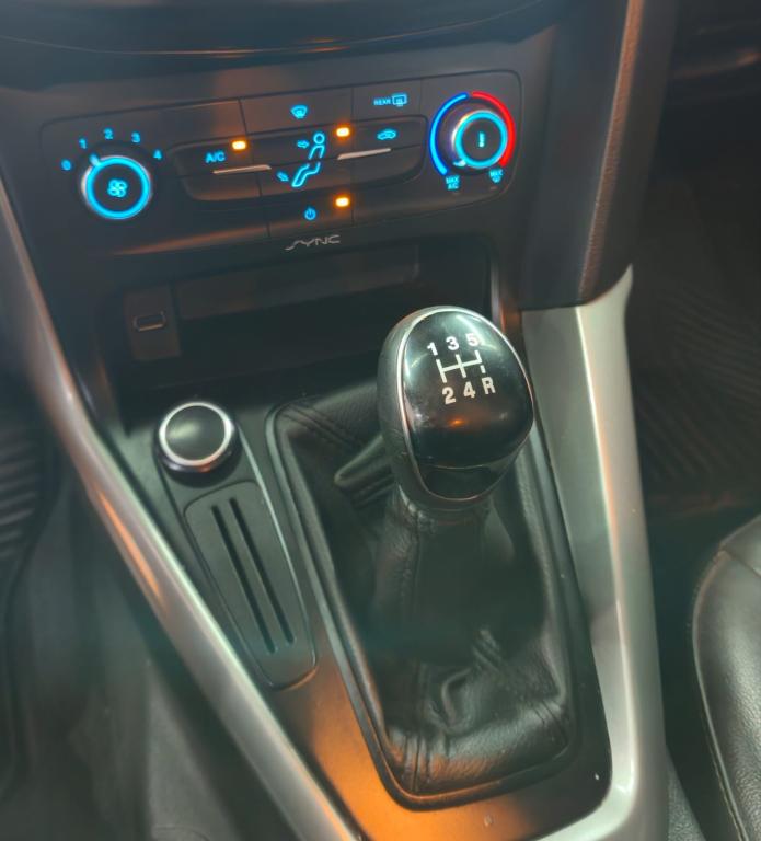 FORD Focus Hatch - Foto