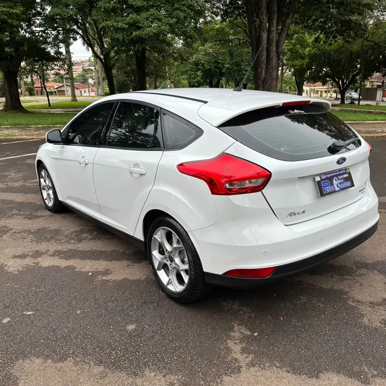 FORD Focus Hatch - Foto