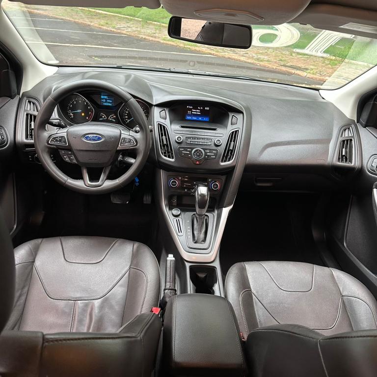 FORD Focus Hatch - Foto