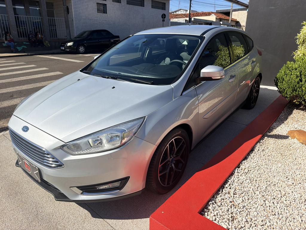 FORD Focus Hatch - Foto
