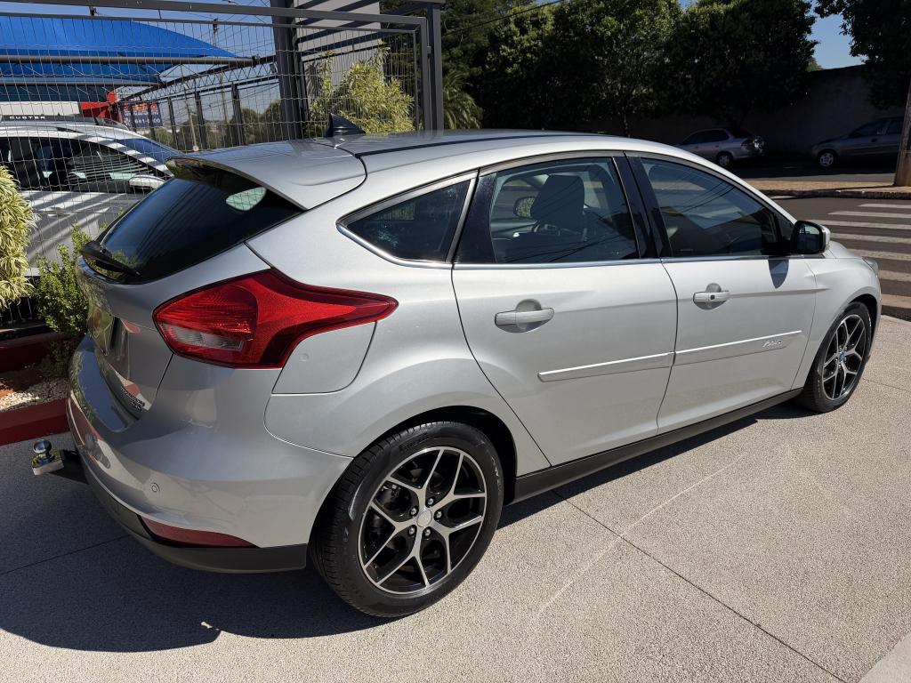 FORD Focus Hatch - Foto
