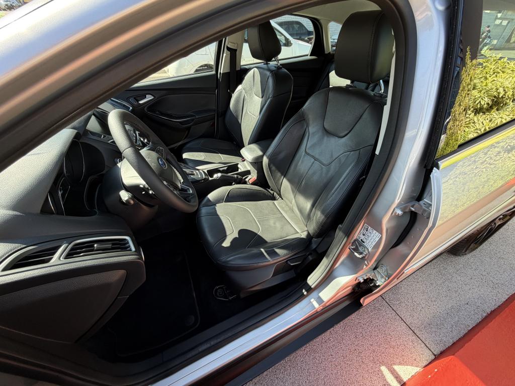 FORD Focus Hatch - Foto