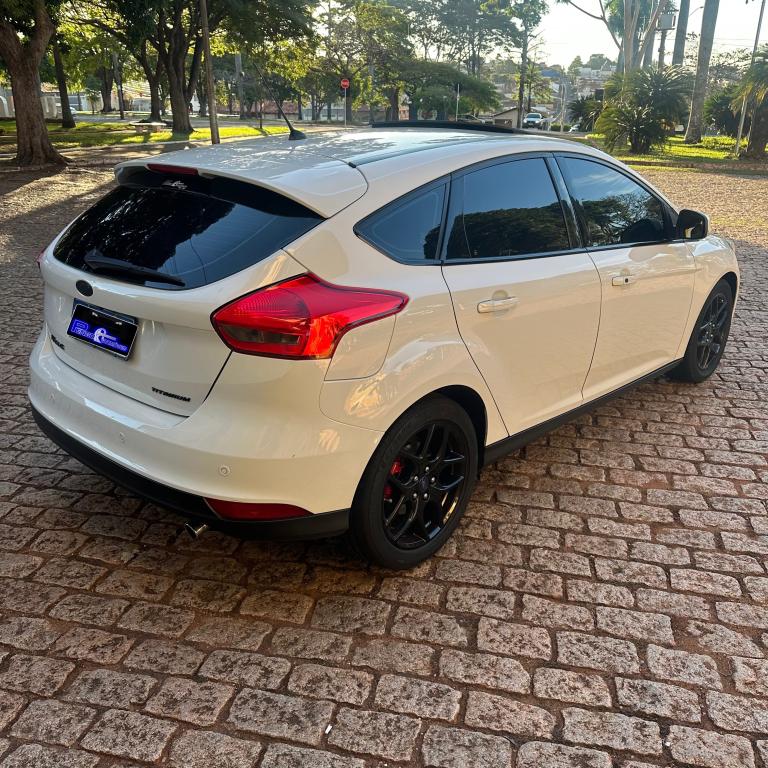 FORD Focus Hatch - Foto