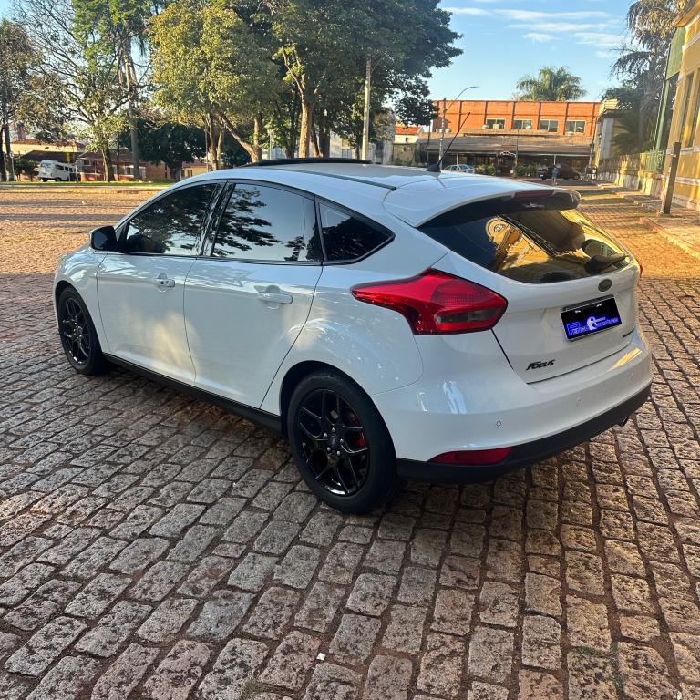 FORD Focus Hatch - Foto