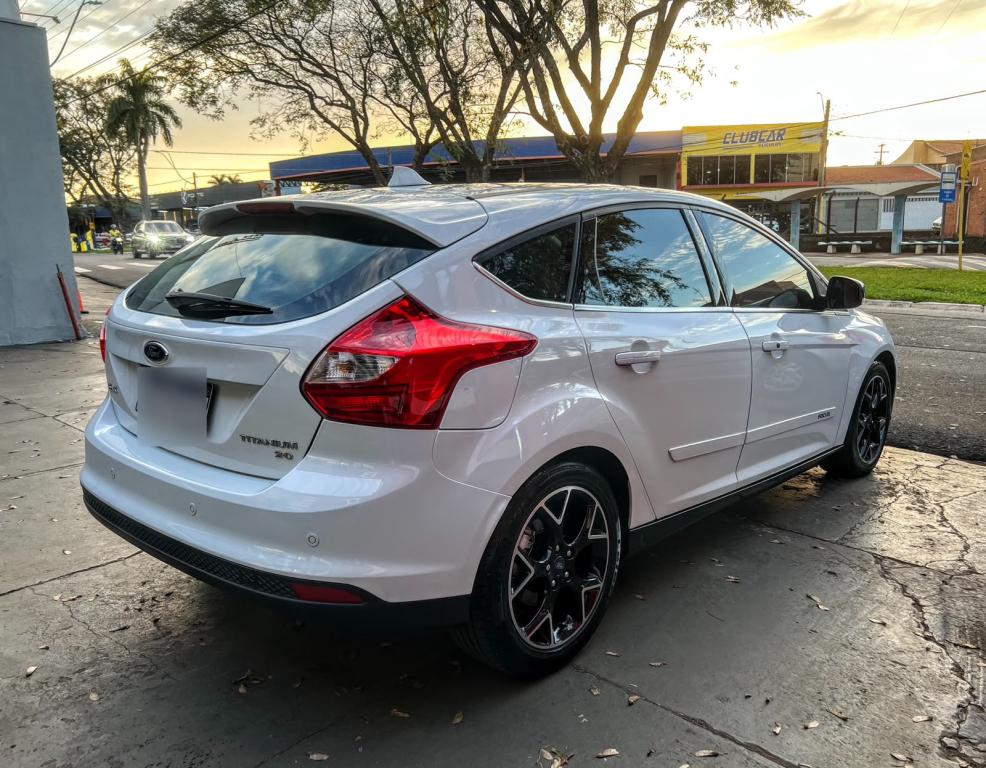 FORD Focus Hatch - Foto