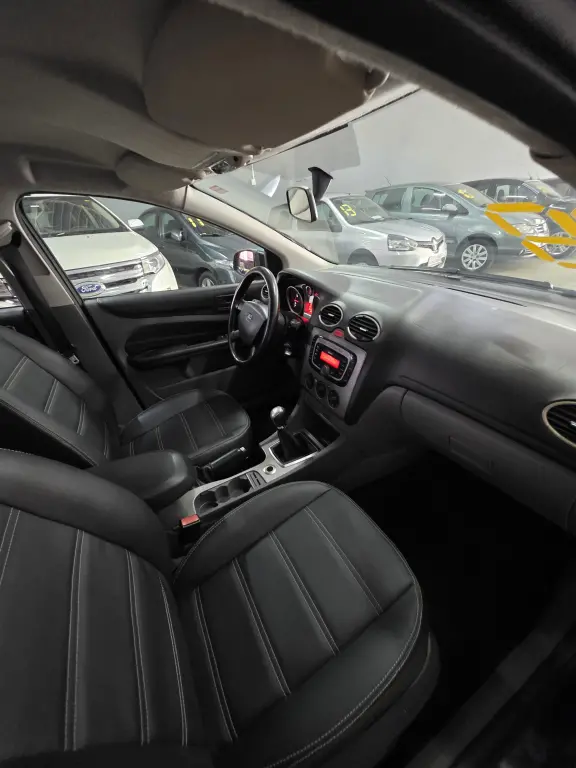 FORD Focus Hatch - Foto
