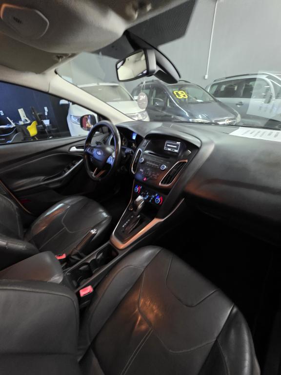 FORD Focus Hatch - Foto