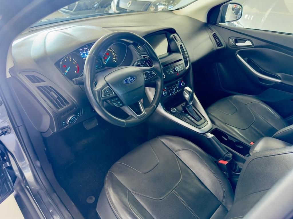 FORD Focus Hatch - Foto