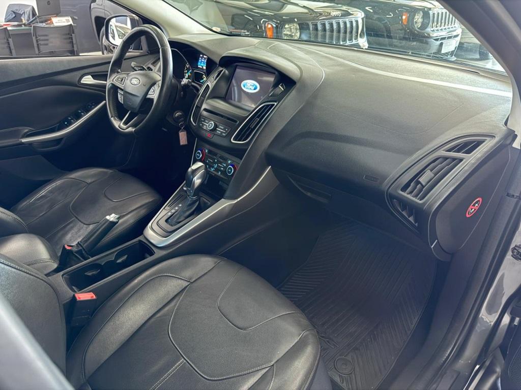 FORD Focus Hatch - Foto