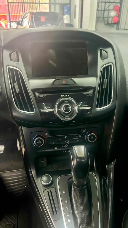 FORD Focus Hatch - Foto