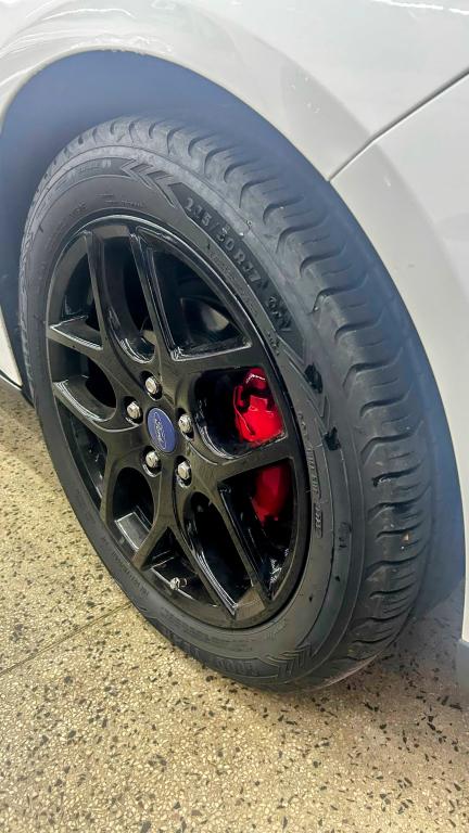 FORD Focus Hatch - Foto