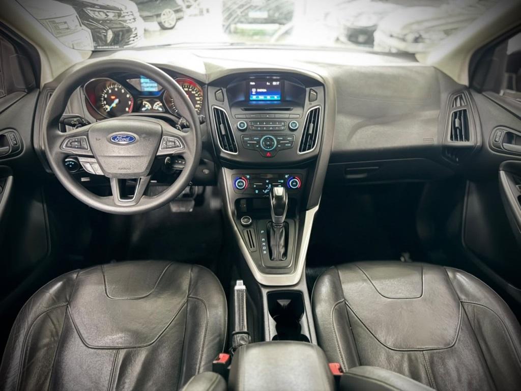 FORD Focus Hatch - Foto