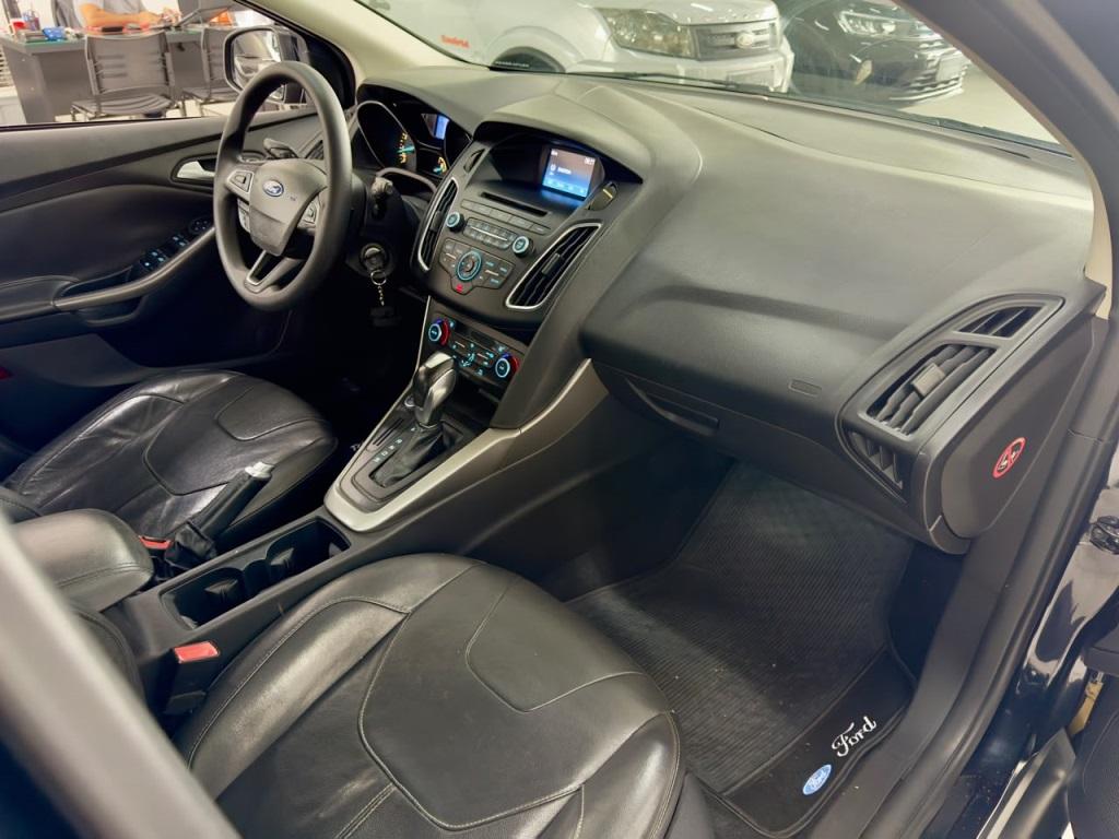 FORD Focus Hatch - Foto