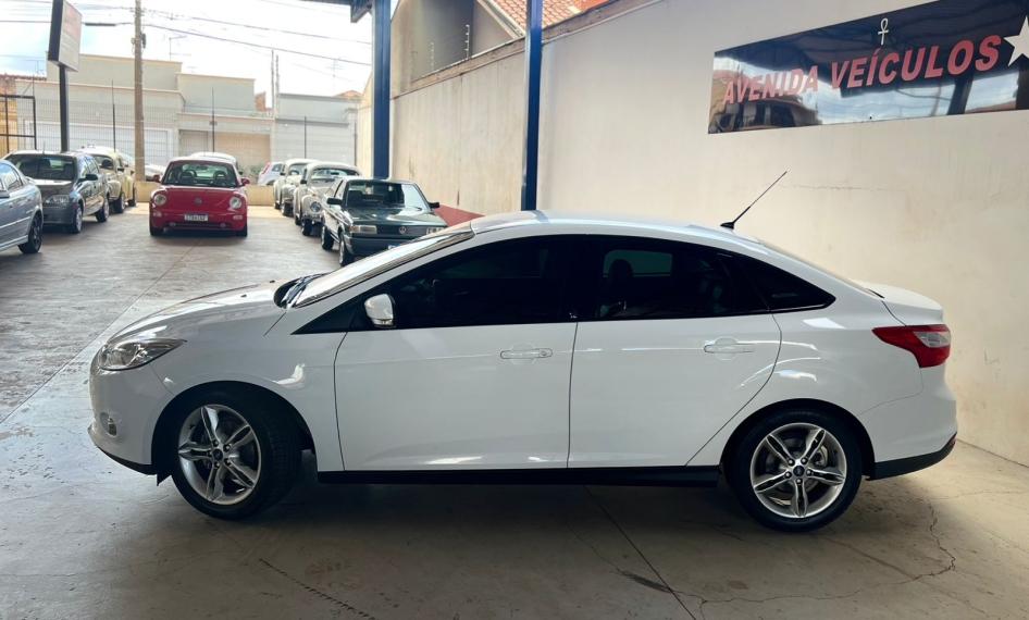 FORD Focus Sedan - Foto