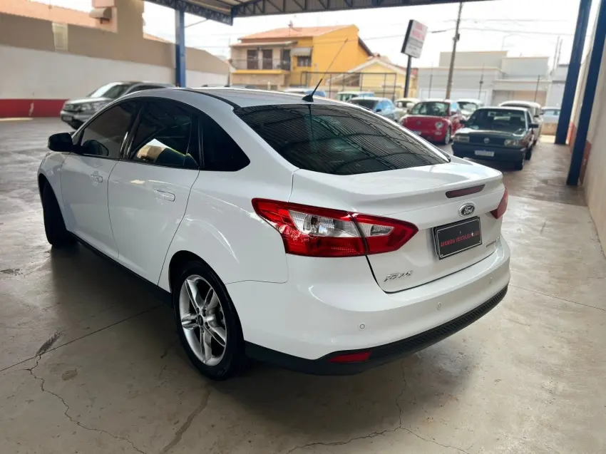 FORD Focus Sedan - Foto