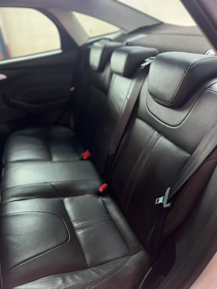 FORD Focus Sedan - Foto