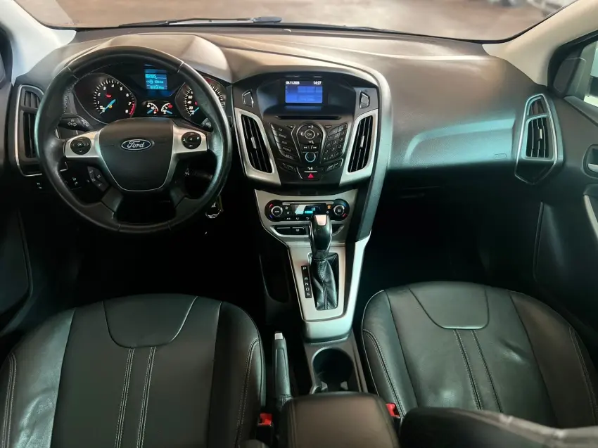 FORD Focus Sedan - Foto