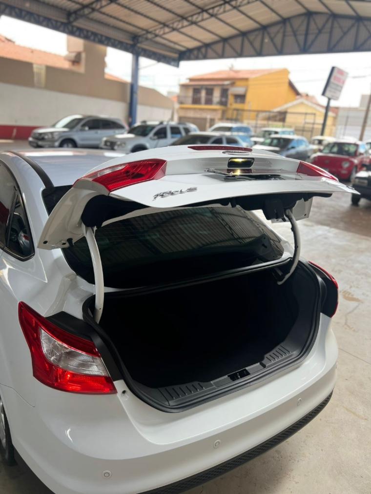 FORD Focus Sedan - Foto