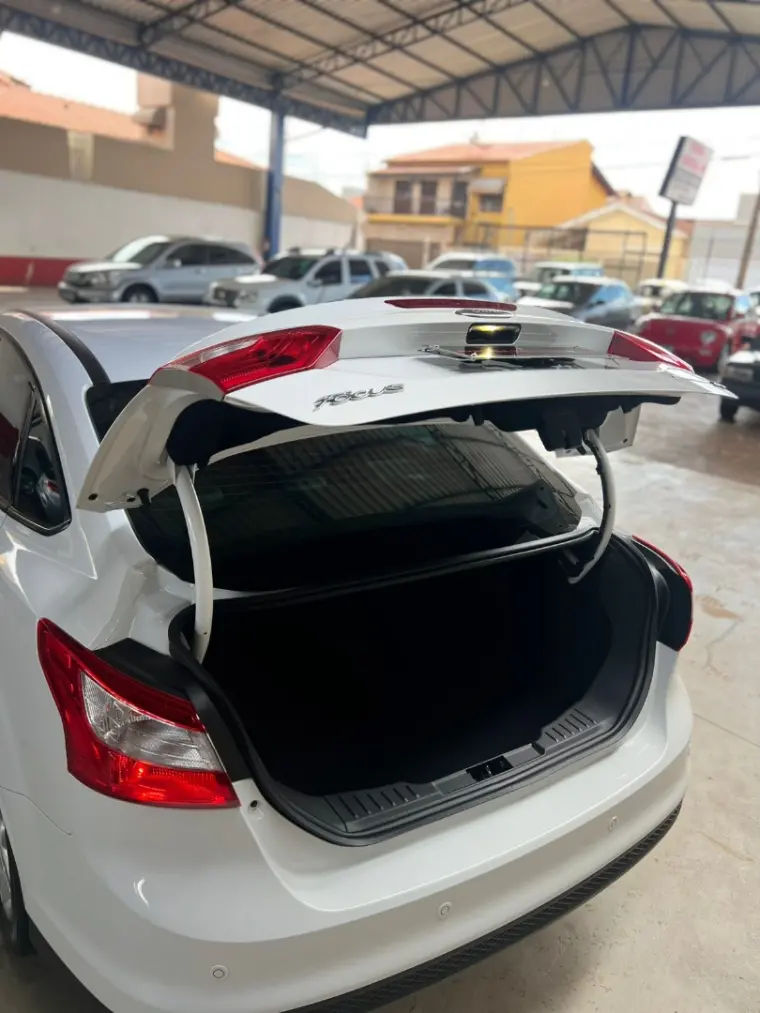 FORD Focus Sedan - Foto