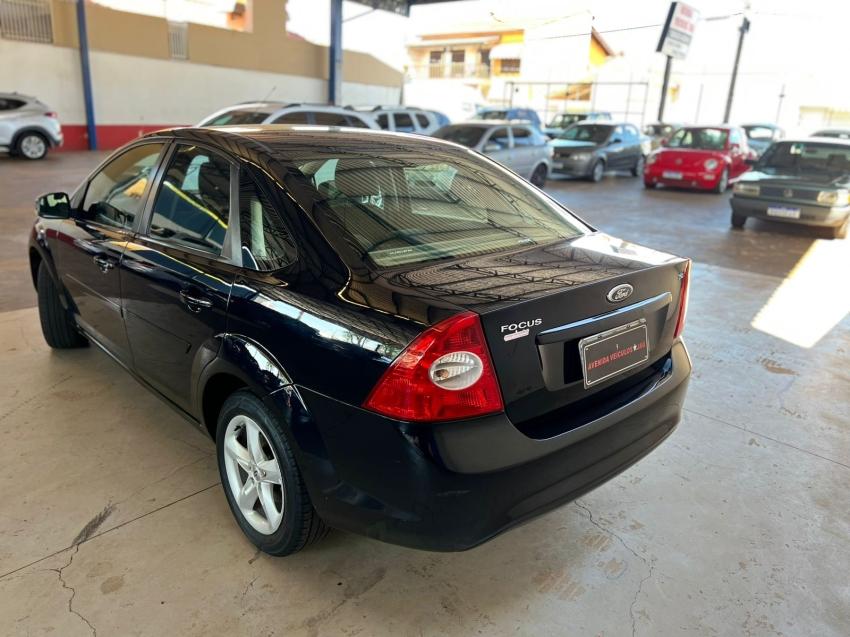 FORD Focus Sedan - Foto
