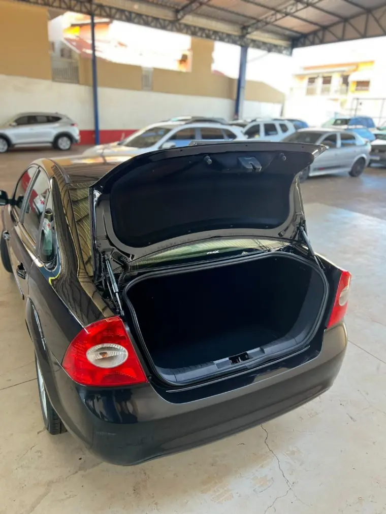 FORD Focus Sedan - Foto