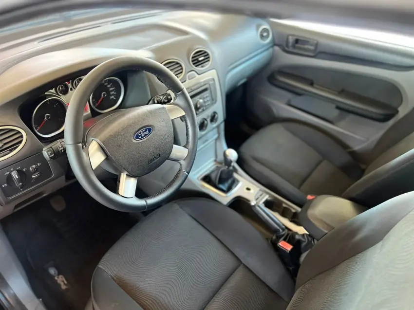 FORD Focus Sedan - Foto