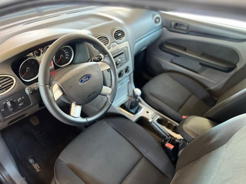 FORD Focus Sedan - Foto