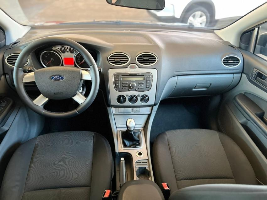FORD Focus Sedan - Foto