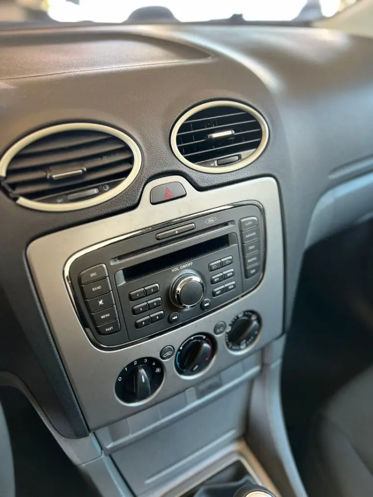 FORD Focus Sedan - Foto