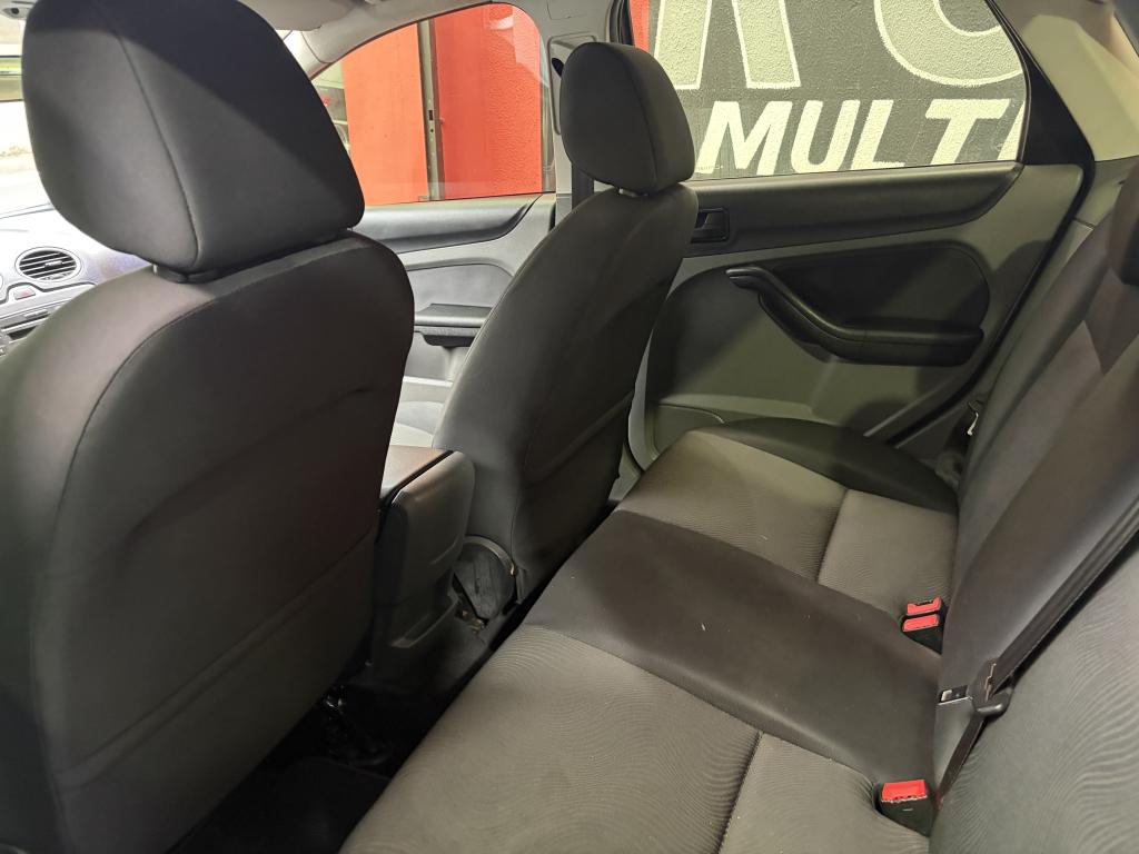 FORD Focus Sedan - Foto
