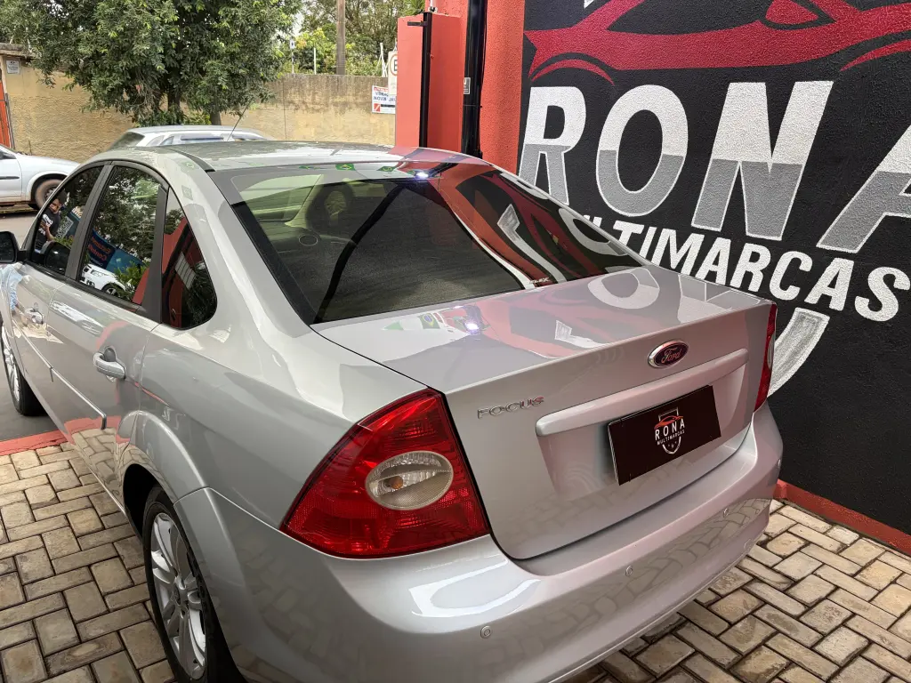 FORD Focus Sedan - Foto