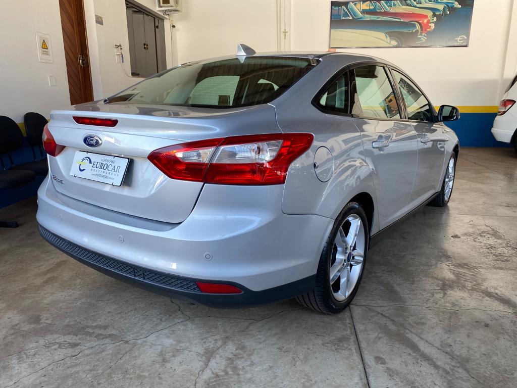FORD Focus Sedan - Foto