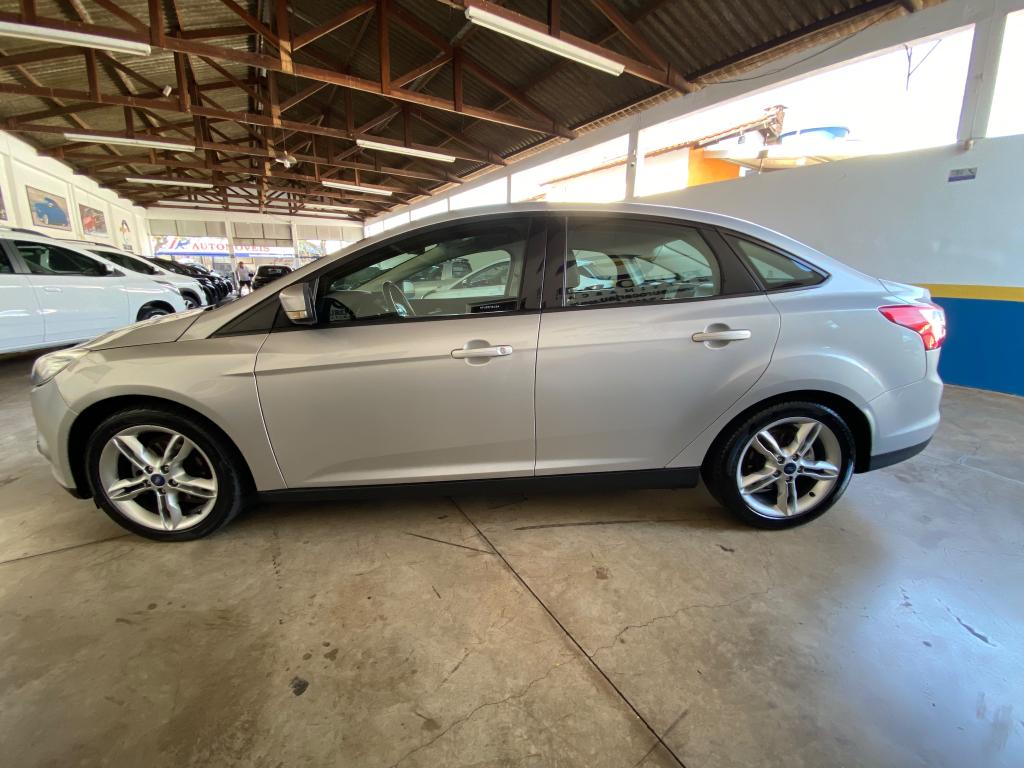 FORD Focus Sedan - Foto